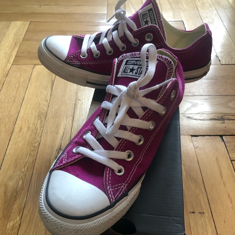 Unisex Converse Chuck Taylor Low Top Sneakers